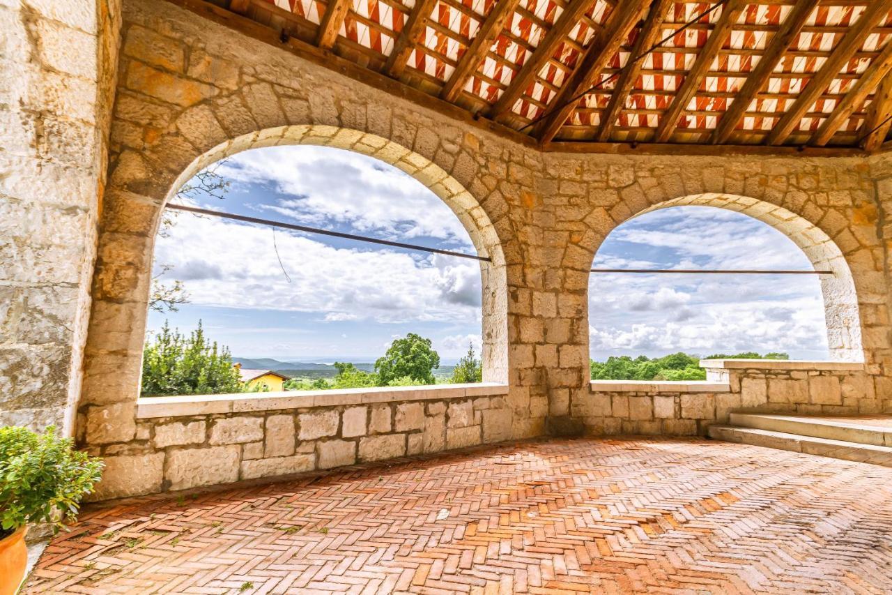 Vila Brinovka Kostanjevica na Krasu エクステリア 写真